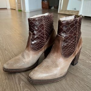 Freebird Clementine Western Booties size 9 Brown/Taupe